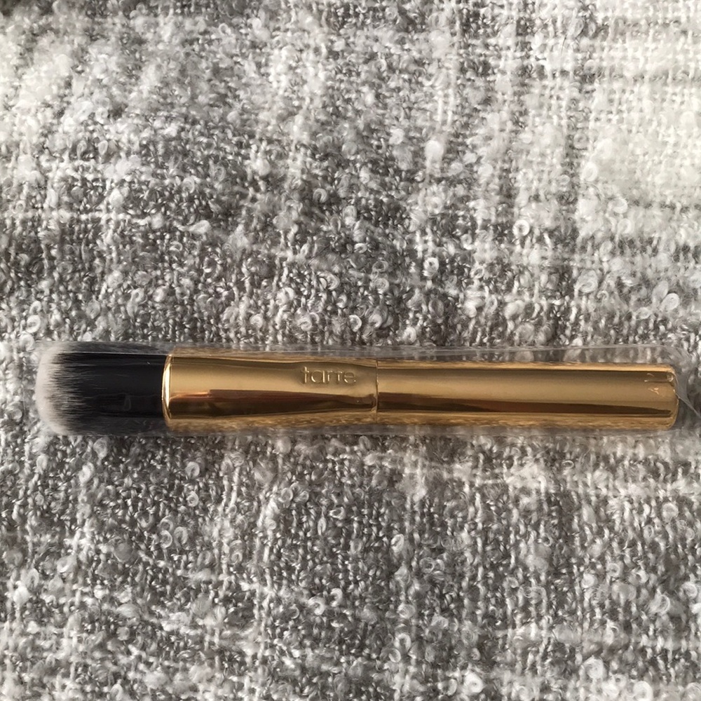 BNWT Tarte Complexion Brush